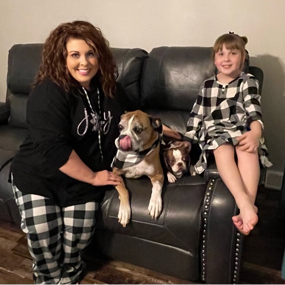 Meet your Posher, Sandy - Picture 1 of 1